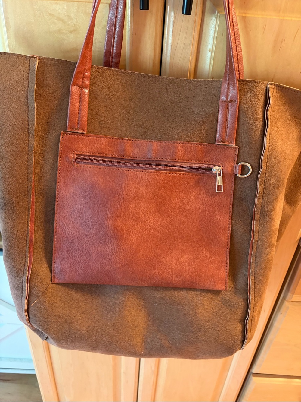 Classic Women's Leather Tote Bag in Chestnut Brown - Picture 4 of 4